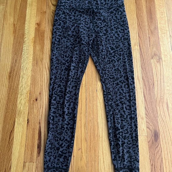 ATHLETA Leopard Elation Ultra High Rise Tight Leggings Spring Night Medium - Picture 2 of 4